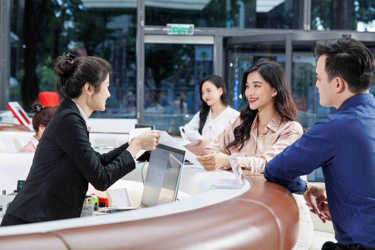 Techcombank sẽ chi trả cổ tức năm 2024 bằng tiền mặt tỷ lệ 10% mệnh giá, tương đương hơn 7.000 tỷ đồng, ngày thanh toán dự kiến 22/10/2025.