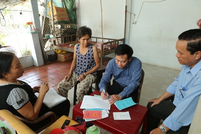 Bàn giao chia sẻ dữ liệu hộ gia đình tham gia bảo hiểm y tế ảnh 1