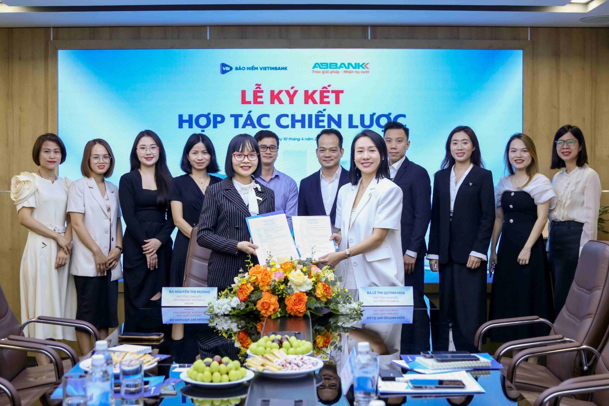 Đại diện Bảo hiểm VietinBank và ABBANK chính thức ký kết thỏa thuận hợp tác chiến lược Đại diện Bảo hiểm VietinBank và ABBANK chính thức ký kết thỏa thuận hợp tác chiến lược