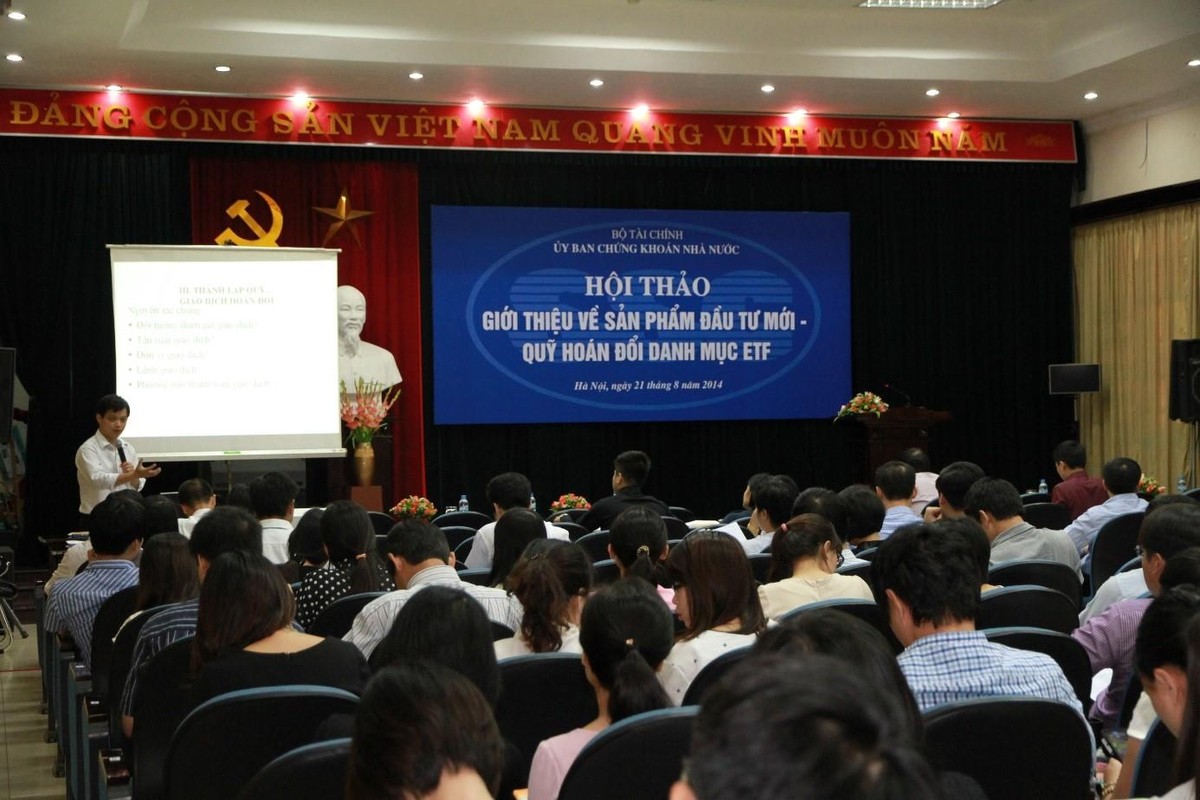 Hội thảo giới thiệu về sản phẩm đầu tư mới – Quỹ hoán đổi danh mục ETF (năm 2014) Hội thảo giới thiệu về sản phẩm đầu tư mới – Quỹ hoán đổi danh mục ETF (năm 2014)