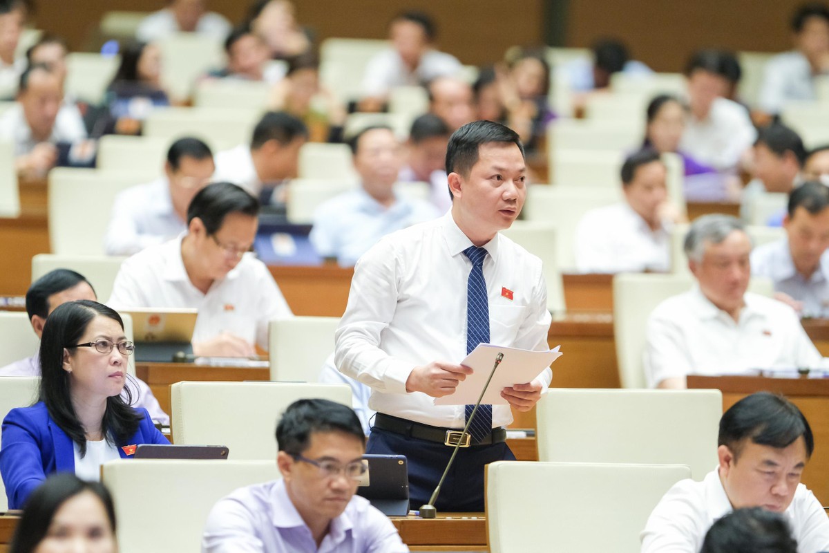 Đại biểu Trịnh Xuân An (đoàn Đồng Nai) cho rằng thị trường vốn rất mong manh và dễ bị thao túng, can thiệp. Đại biểu Trịnh Xuân An (đoàn Đồng Nai) cho rằng thị trường vốn rất mong manh và dễ bị thao túng, can thiệp.