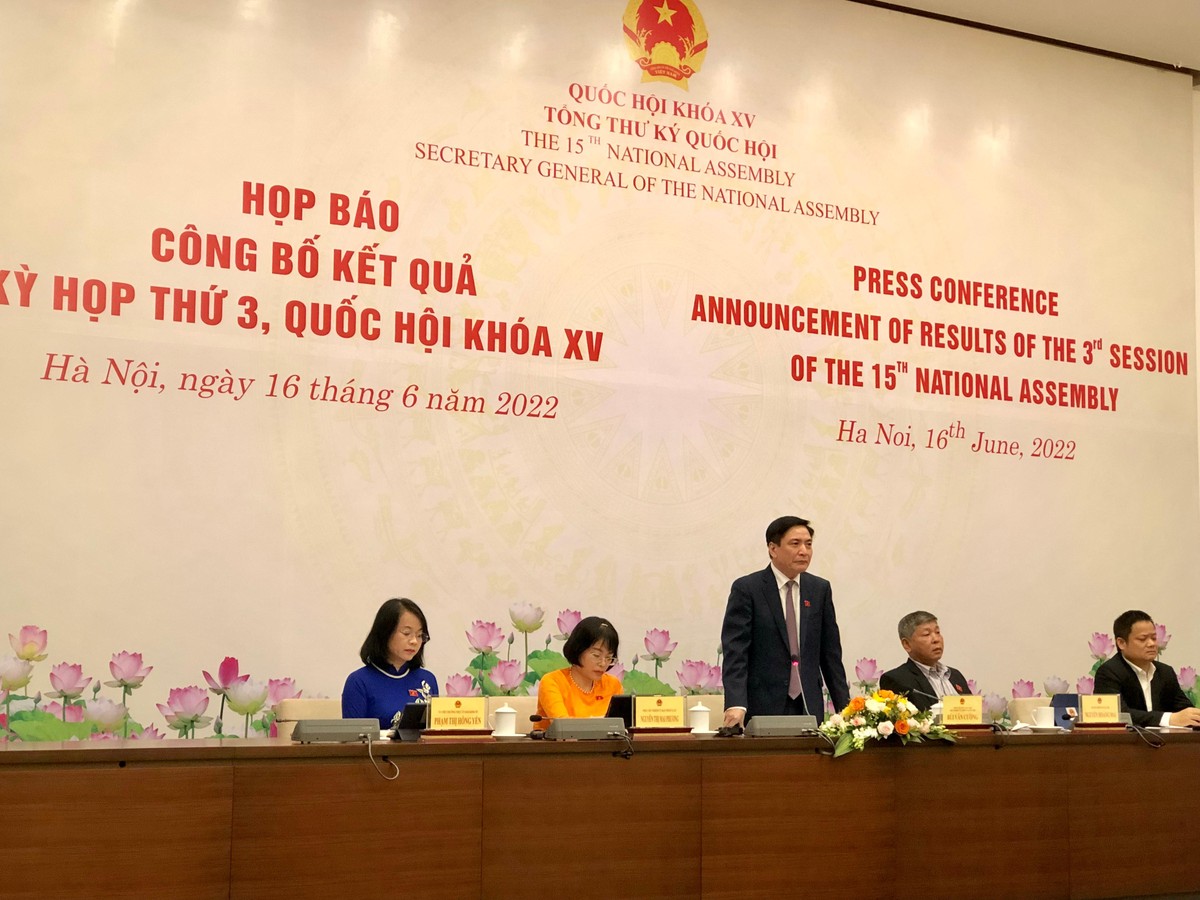 Tổng thư ký Quốc hội Bùi Văn Cường phát biểu tại cuộc họp báo chiều 16/6