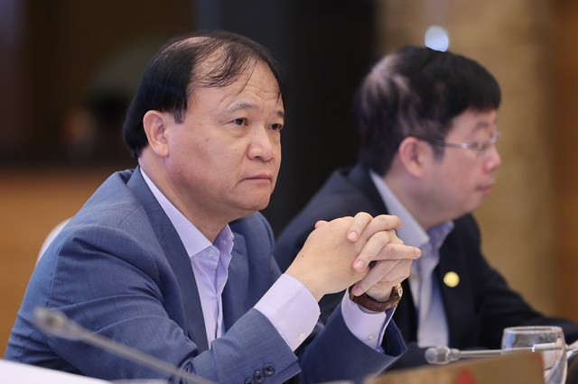 Thứ trưởng Bộ Công thương Đỗ Thắng Hải đã trả lời báo chí về vấn đề điện gió, điện mặt trời và xăng dầu tại họp báo Chính phủ chiều 3/4. Thứ trưởng Bộ Công thương Đỗ Thắng Hải đã trả lời báo chí về vấn đề điện gió, điện mặt trời và xăng dầu tại họp báo Chính phủ chiều 3/4.