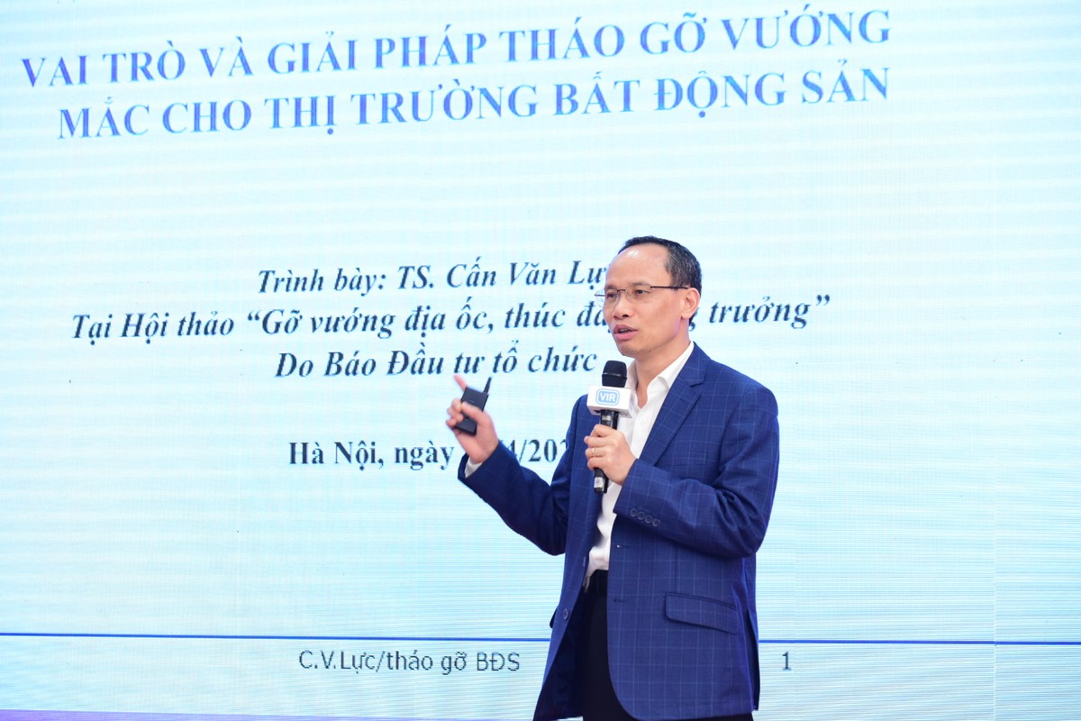 TS Cấn Văn Lực trả lời trình bày tham luận tại Hội thảo "Gỡ vướng địa ốc - Thúc đẩy tăng trưởng" của báo Đầu tư sáng 19/4 - Ảnh: Dũng Minh TS Cấn Văn Lực trả lời trình bày tham luận tại Hội thảo "Gỡ vướng địa ốc - Thúc đẩy tăng trưởng" của báo Đầu tư sáng 19/4 - Ảnh: Dũng Minh