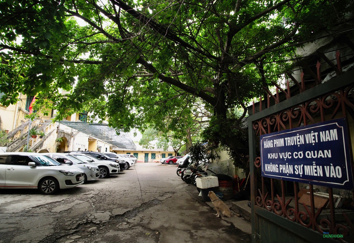 Nhiều năm nay, trụ sở VFS trở thành nơi trông giữ ô tô, xe máy...