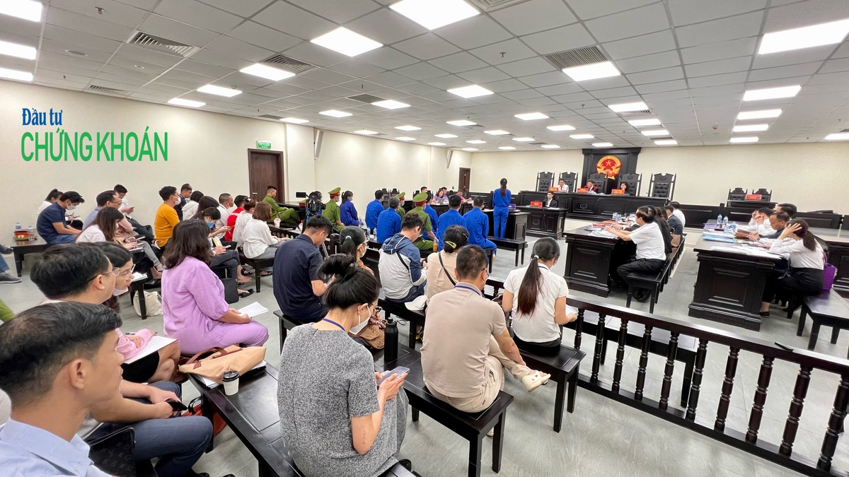 Phiên toà sơ thẩm xét xử nhóm Louis Holdings và đồng phạm sáng 9/5 (Ảnh: H.Y) Phiên toà sơ thẩm xét xử nhóm Louis Holdings và đồng phạm sáng 9/5 (Ảnh: H.Y)