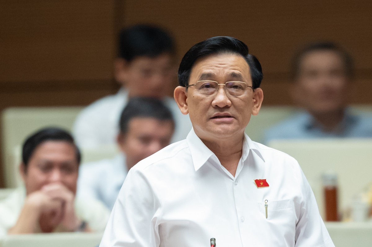 ĐBQH Trần Quốc Tuấn (đoàn Trà Vinh) phát biểu thảo luận hội trường sáng 31/5 ĐBQH Trần Quốc Tuấn (đoàn Trà Vinh) phát biểu thảo luận hội trường sáng 31/5