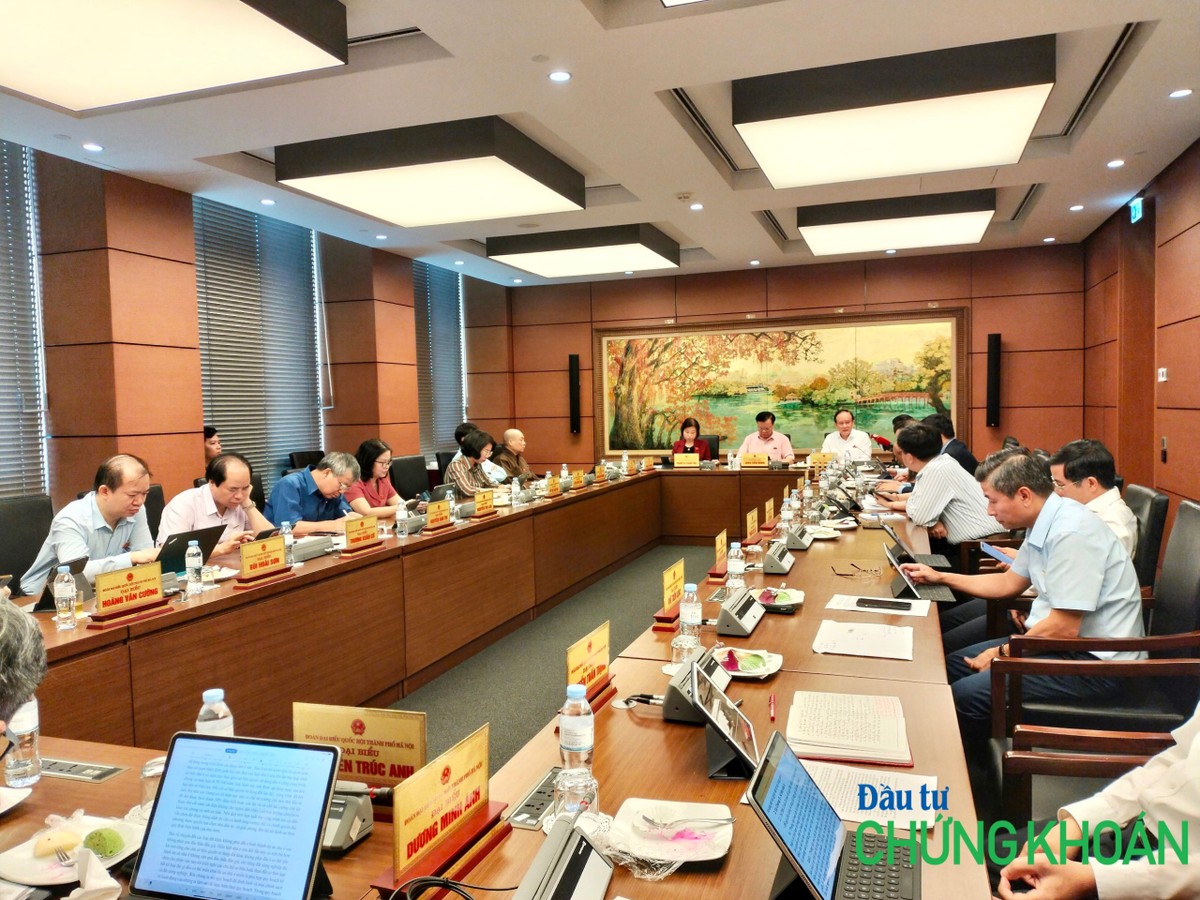 Các đại biểu Quốc hội đoàn TP. Hà Nội thảo luận dự án Luật Nhà ở (sửa đổi) tại tổ sáng 5/6 Các đại biểu Quốc hội đoàn TP. Hà Nội thảo luận dự án Luật Nhà ở (sửa đổi) tại tổ sáng 5/6