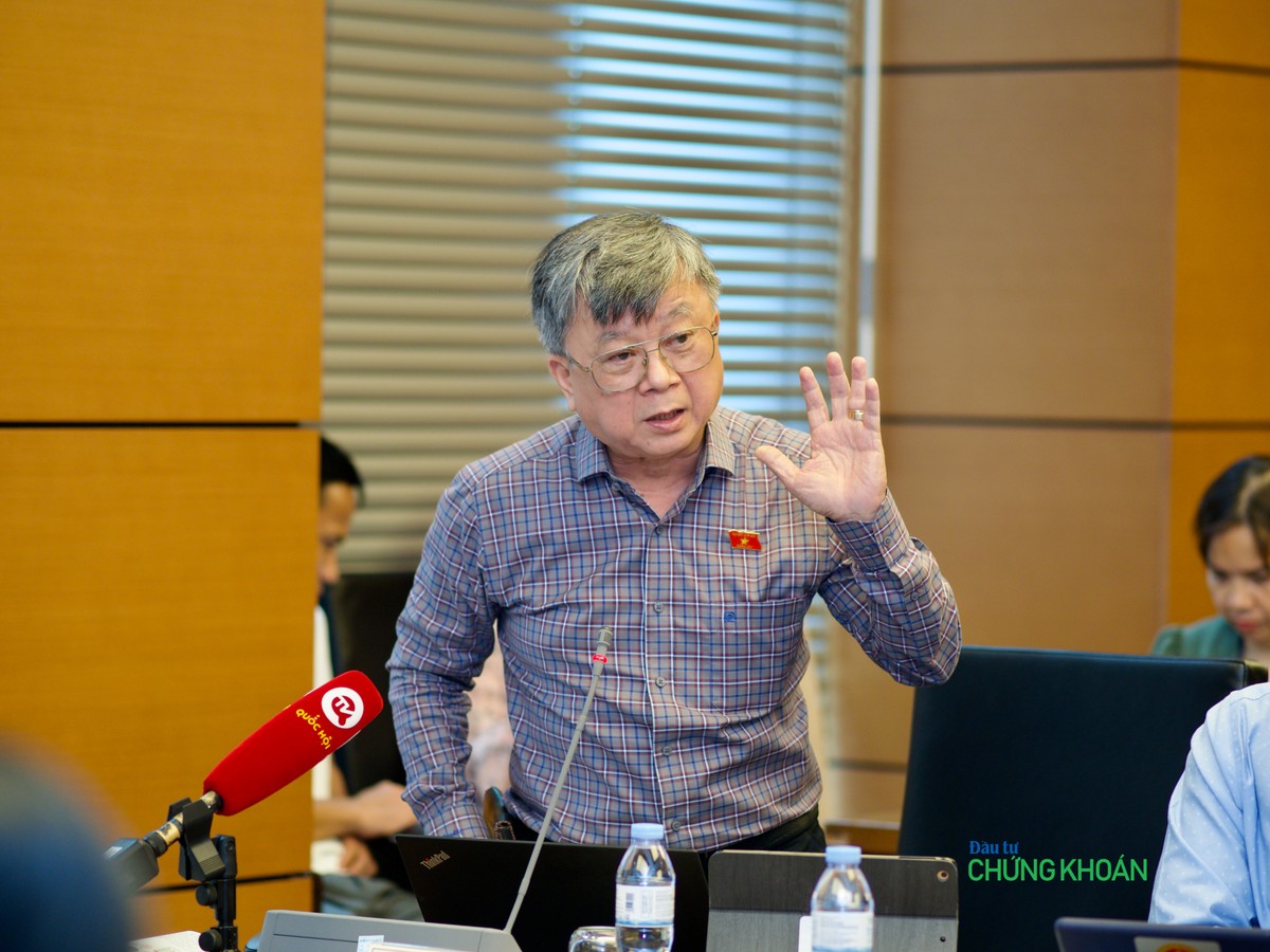 Đại biểu Trương Trọng Nghĩa (đoàn TP Hồ Chí Minh) thảo luận tại tổ sáng 9/6 (Ảnh: M.M) Đại biểu Trương Trọng Nghĩa (đoàn TP Hồ Chí Minh) thảo luận tại tổ sáng 9/6 (Ảnh: M.M)