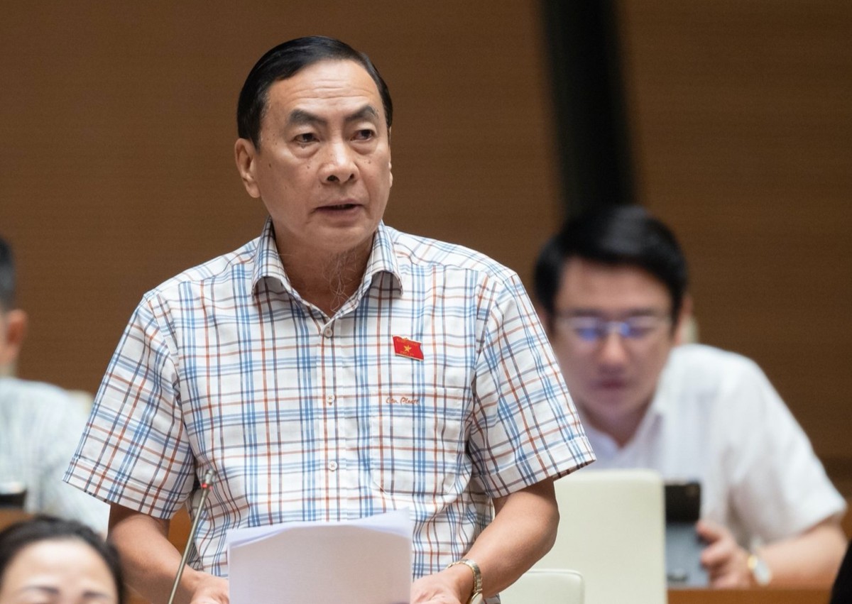 Đại biểu Phạm Văn Hòa (đoàn Đồng Tháp) Đại biểu Phạm Văn Hòa (đoàn Đồng Tháp)