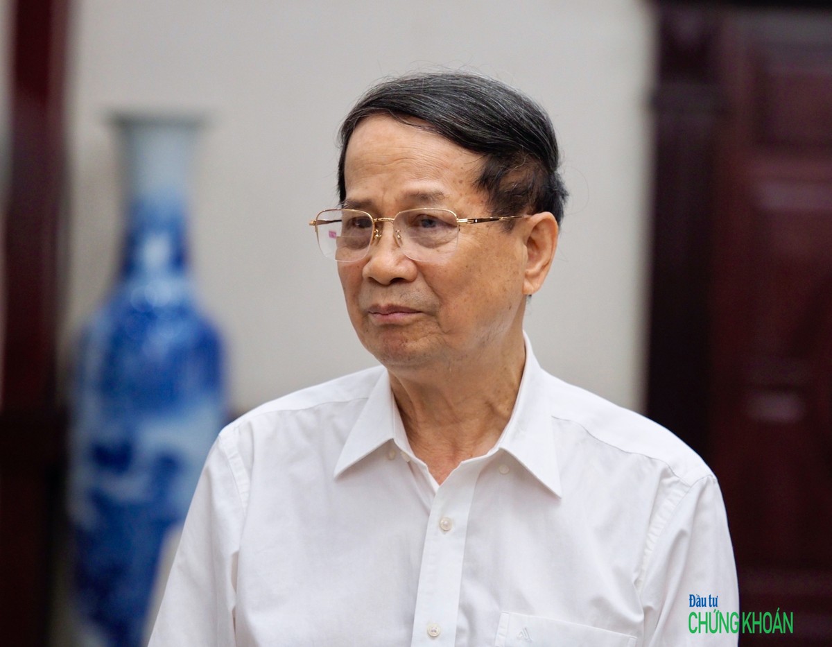 PGS.TS Ngô Trí Long trao đổi với báo chí bên lề Hội thảo sáng 4/7 (Ảnh: M.Minh) PGS.TS Ngô Trí Long trao đổi với báo chí bên lề Hội thảo sáng 4/7 (Ảnh: M.Minh)