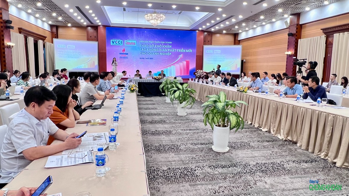 Diễn đàn &quot;Tháo gỡ khó khăn, tạo không gian phát triển mới cho doanh nghiệp&quot; sáng 19/7