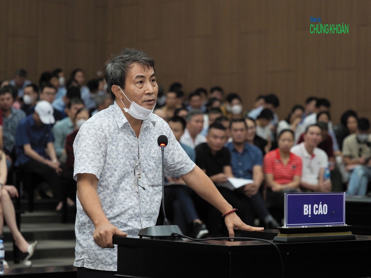 Bị cáo Nguyễn Văn Năm, nguyên Chánh Thanh tra Xây dựng quận Hà Đông Bị cáo Nguyễn Văn Năm, nguyên Chánh Thanh tra Xây dựng quận Hà Đông