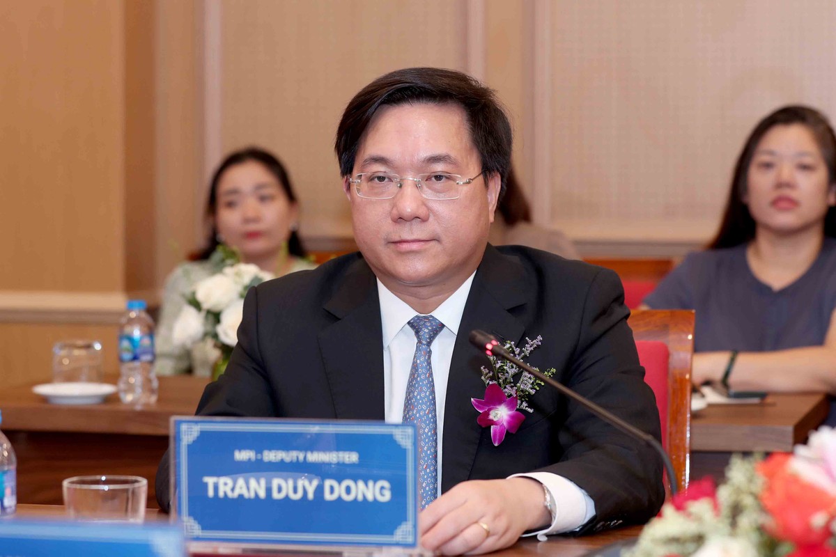 Thứ trưởng Bộ Kế hoạch và Đầu tư Trần Duy Đông phát biểu chúc mừng Lễ ký kết Thứ trưởng Bộ Kế hoạch và Đầu tư Trần Duy Đông phát biểu chúc mừng Lễ ký kết