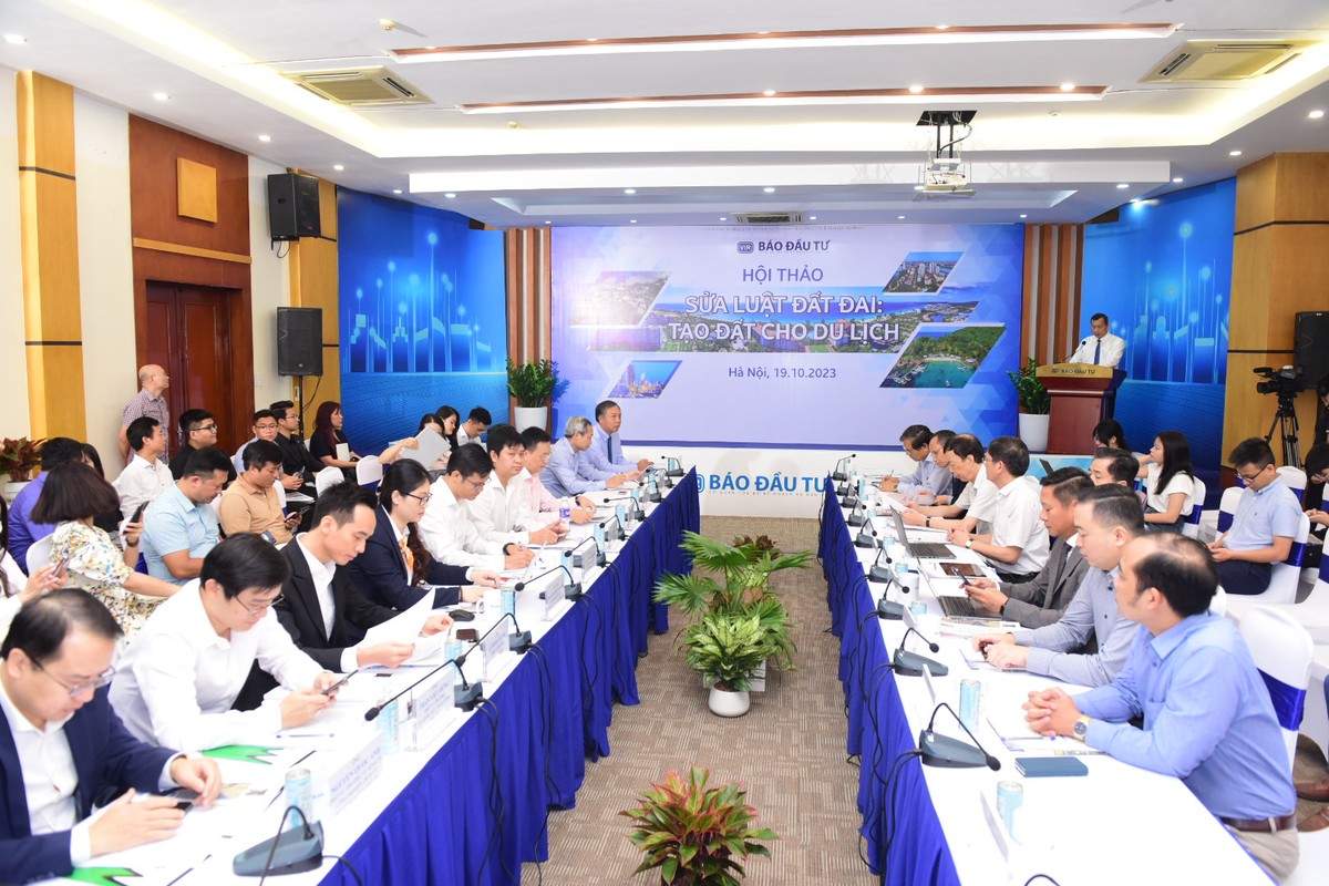 Hội thảo "Sửa Luật đất đai: Tạo đất cho du lịch" do báo Đầu tư - Đầu tư Chứng khoán tổ chức sáng nay (19/10). Hội thảo "Sửa Luật đất đai: Tạo đất cho du lịch" do báo Đầu tư - Đầu tư Chứng khoán tổ chức sáng nay (19/10).