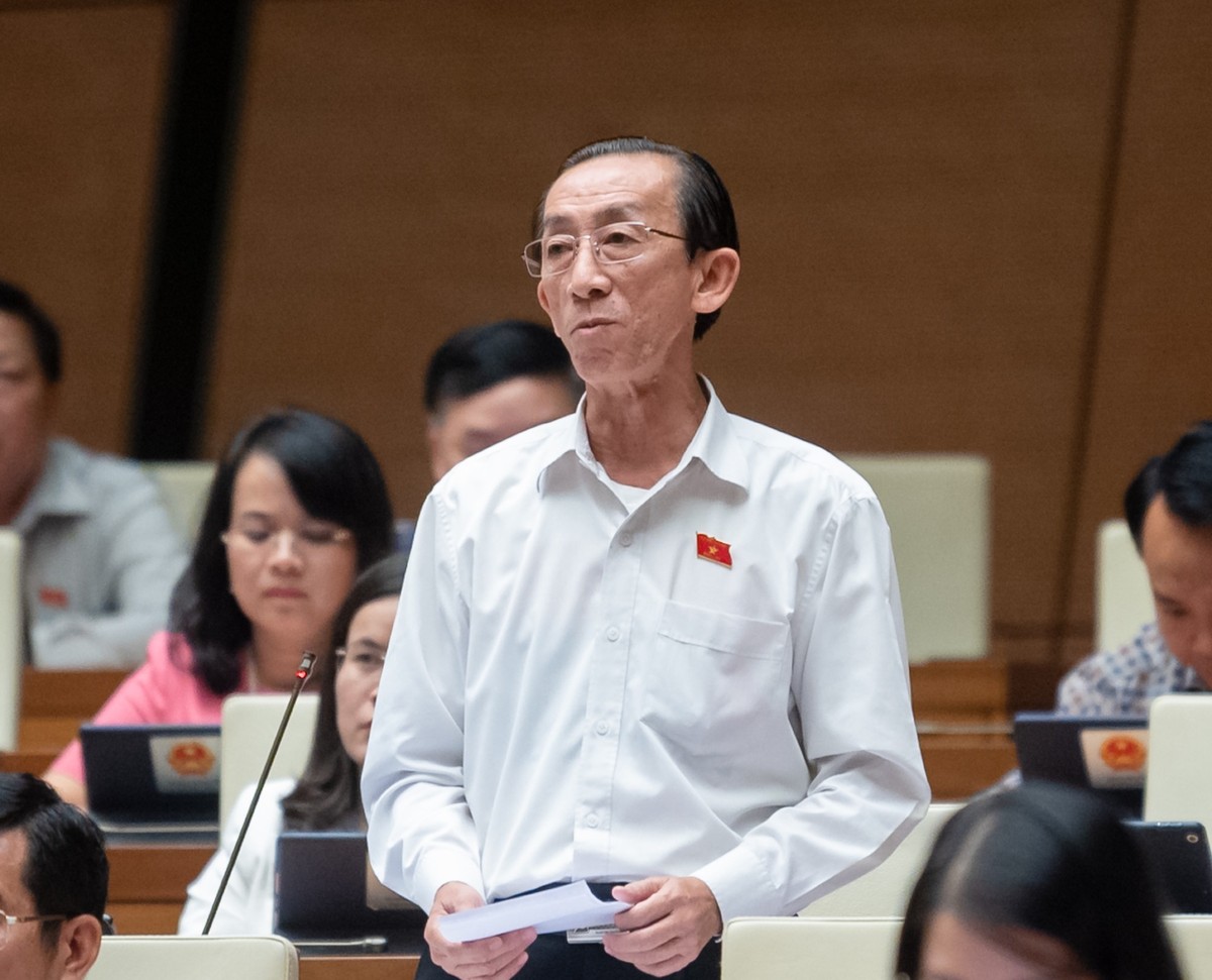 Đại biểu Trần Hoàng Ngân đề nghị Quốc hội họp bất thường để xem xét gói hỗ trợ mới.