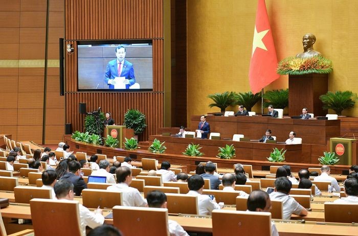 Quốc hội thảo luận tại Hội trường về một số nội dung còn ý kiến khác nhau tại dự thảo Luật Đường bộ sáng 21/5 (Ảnh: Quochoi.vn) Quốc hội thảo luận tại Hội trường về một số nội dung còn ý kiến khác nhau tại dự thảo Luật Đường bộ sáng 21/5 (Ảnh: Quochoi.vn)