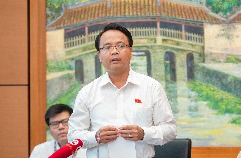 Đại biểu Đặng Hồng Sỹ (đoàn Bình Thuận) Đại biểu Đặng Hồng Sỹ (đoàn Bình Thuận)