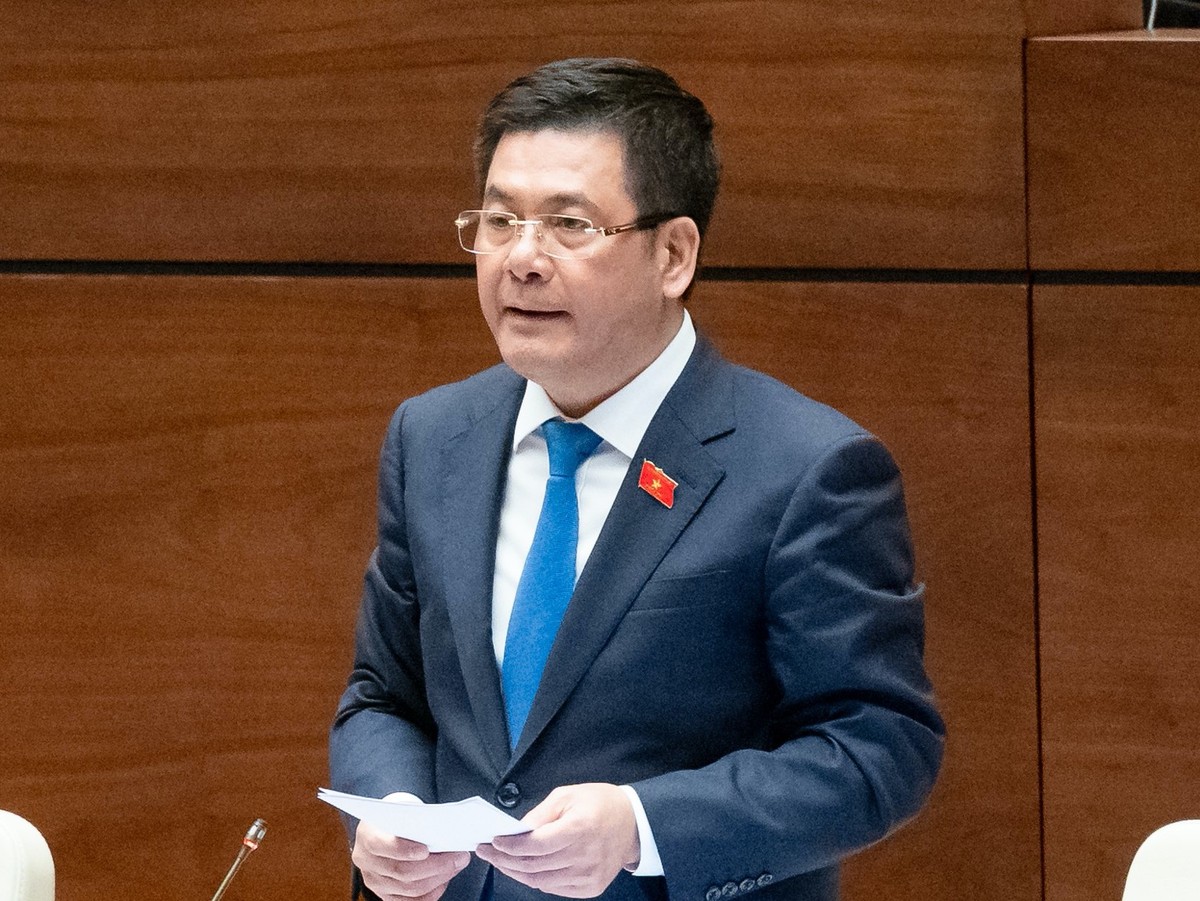 Bộ trưởng Bộ Công thương Nguyễn Hồng Diên trả lời chất vấn trước Quốc hội chiều 4/6 Bộ trưởng Bộ Công thương Nguyễn Hồng Diên trả lời chất vấn trước Quốc hội chiều 4/6