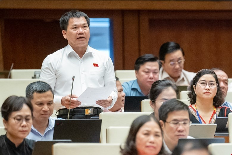 Đại biểu Dương Khắc Mai (đoàn Đắk Nông) đặt câu hỏi chất vấn. Ảnh: QH Đại biểu Dương Khắc Mai (đoàn Đắk Nông) đặt câu hỏi chất vấn. Ảnh: QH