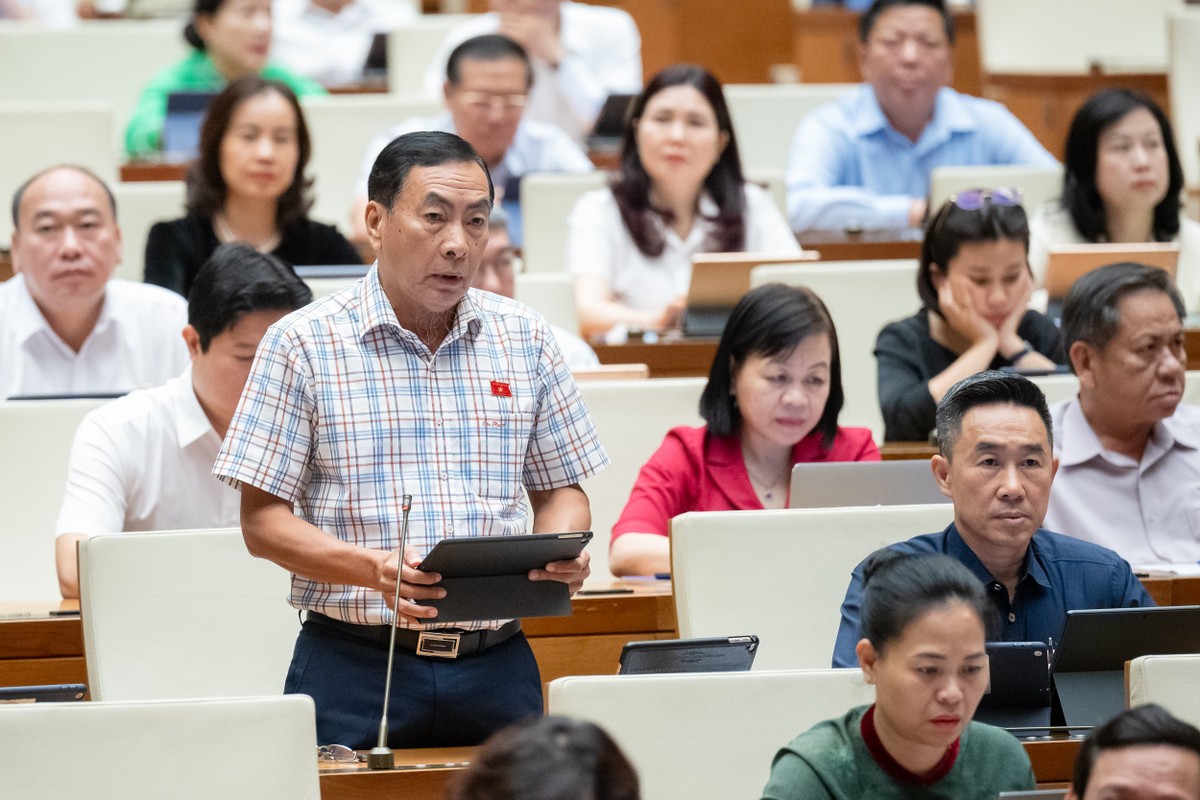 Đại biểu Phạm Văn Hòa (đoàn Đồng Tháp) Đại biểu Phạm Văn Hòa (đoàn Đồng Tháp)