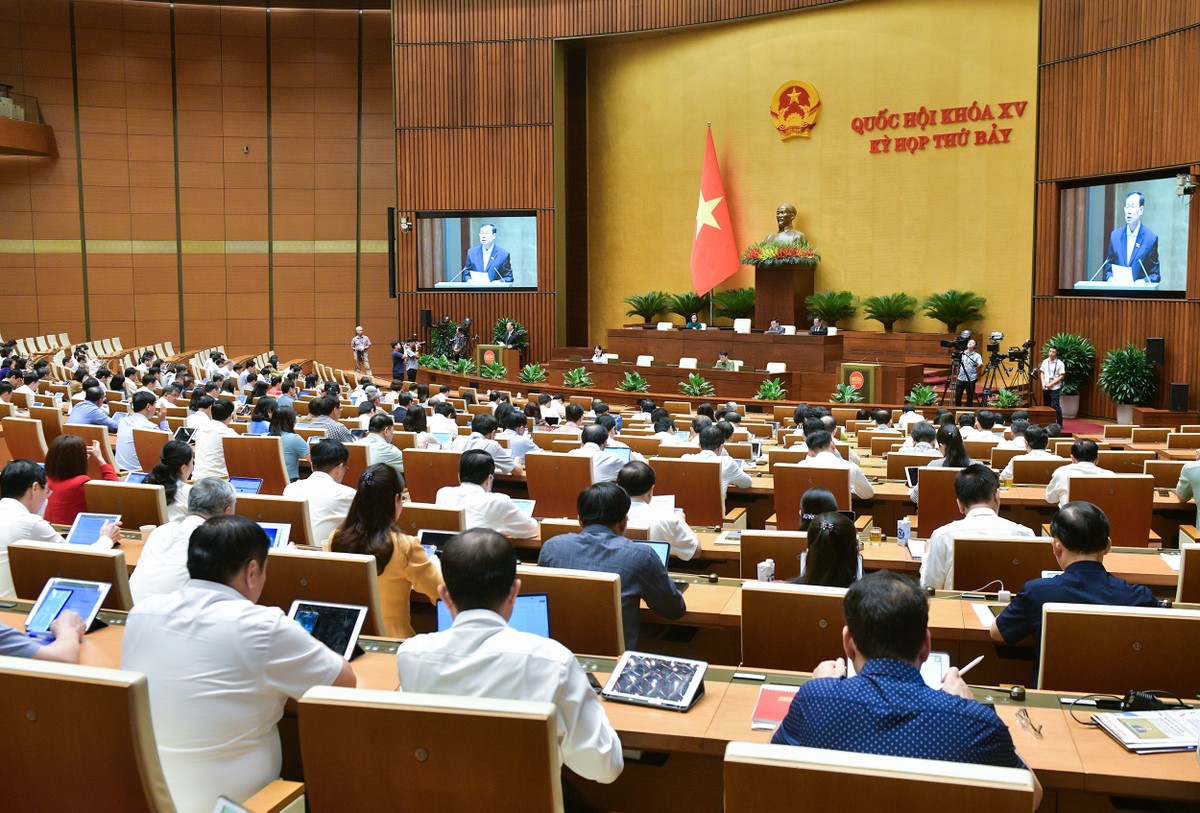 Các đại biểu tại Phiên họp sáng 19/6