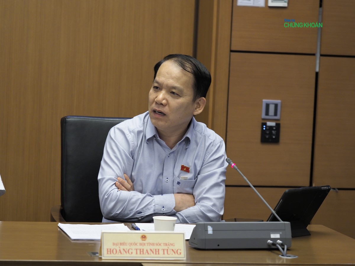 Chủ nhiệm Uỷ ban Pháp luật của Quốc hội Hoàng Thanh Tùng thảo luận tại họp tổ chiều 19/6 Chủ nhiệm Uỷ ban Pháp luật của Quốc hội Hoàng Thanh Tùng thảo luận tại họp tổ chiều 19/6