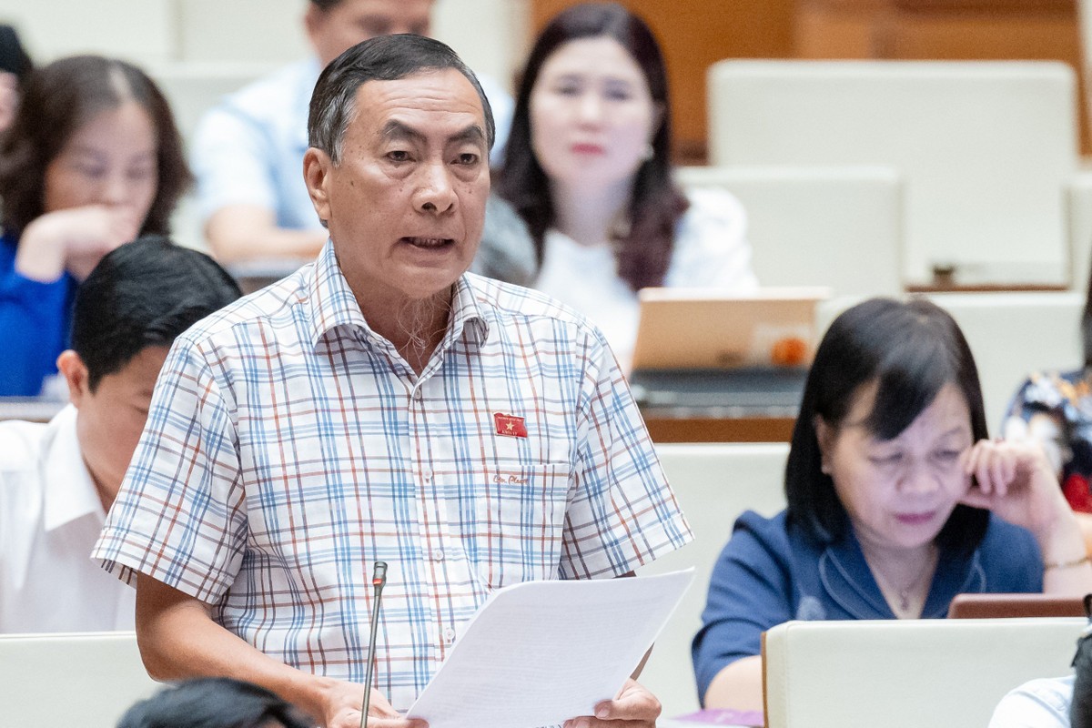 Đại biểu Phạm Văn Hoà (đoàn Đồng Tháp) Đại biểu Phạm Văn Hoà (đoàn Đồng Tháp)