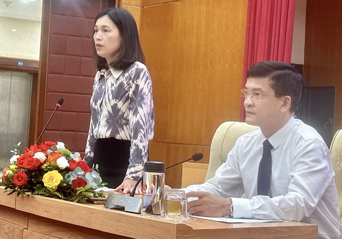 Phó tổng giám đốc KBNN Trần Thị Huệ (ảnh trái) chủ trì họp báo chiều 18/7 Phó tổng giám đốc KBNN Trần Thị Huệ (ảnh trái) chủ trì họp báo chiều 18/7