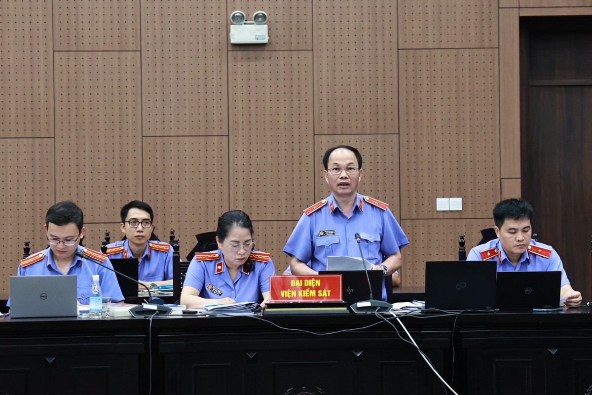 Đại diện Viện Kiểm sát nhân dân công bố biên bản luận tội chiều 26/7 Đại diện Viện Kiểm sát nhân dân công bố biên bản luận tội chiều 26/7