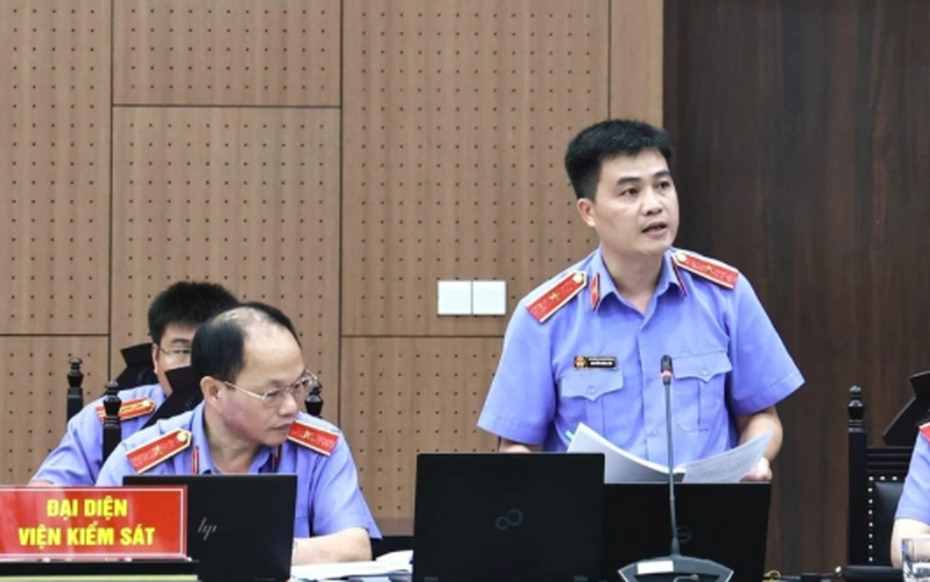 Đại diện Viện Kiểm sát trình bày quan điểm tại phiên tòa hôm 29/7