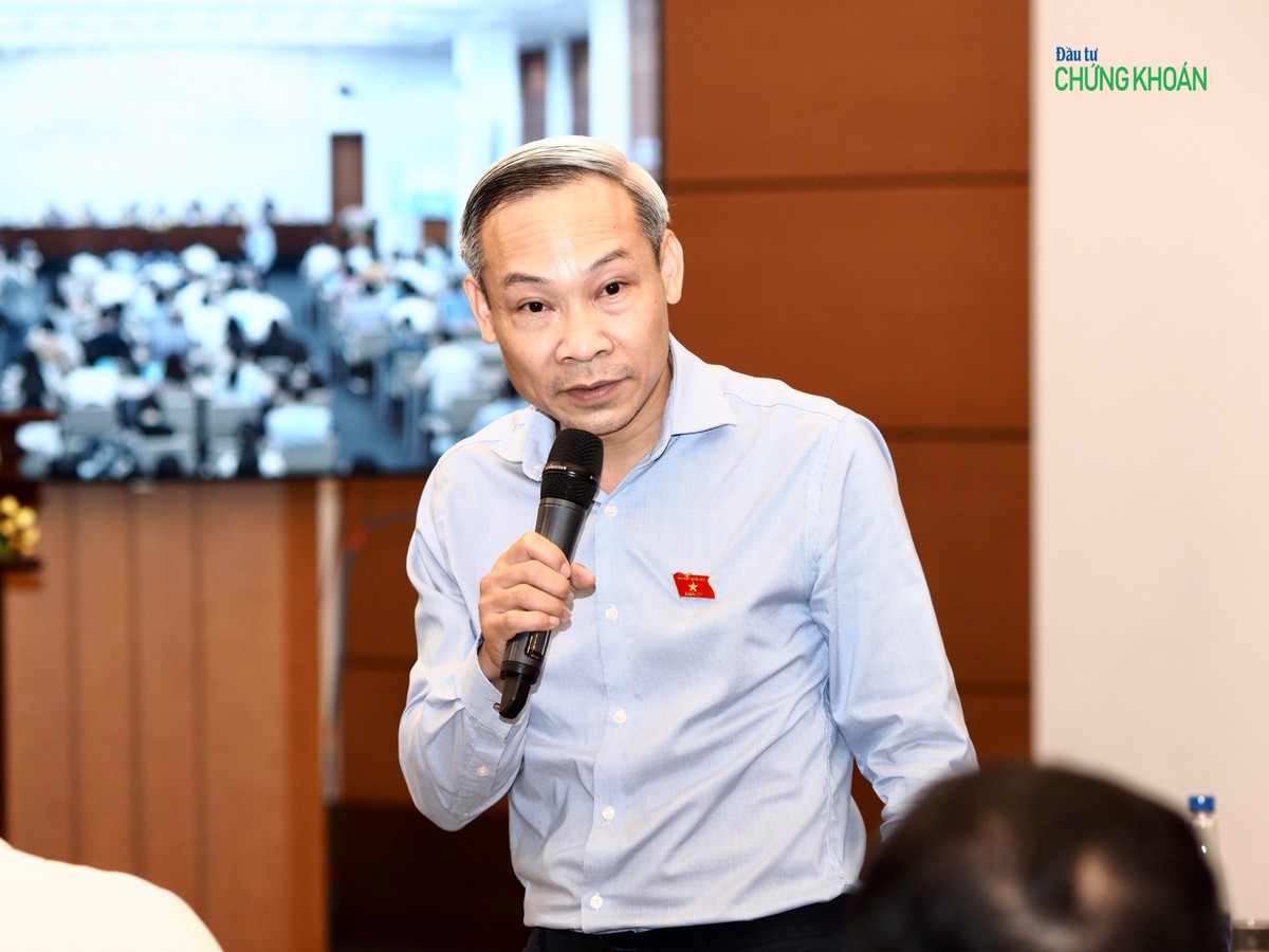 Ông Phan Đức Hiếu, Ủy viên thường trực Ủy ban Kinh tế của Quốc hội trả lời tại họp báo chiều 20/10 - Ảnh: M.Minh Ông Phan Đức Hiếu, Ủy viên thường trực Ủy ban Kinh tế của Quốc hội trả lời tại họp báo chiều 20/10 - Ảnh: M.Minh