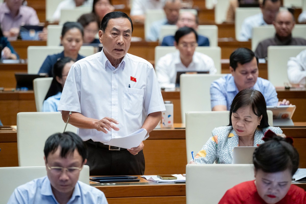 Đại biểu Phạm Văn Hoà (đoàn Đồng Tháp) Đại biểu Phạm Văn Hoà (đoàn Đồng Tháp)