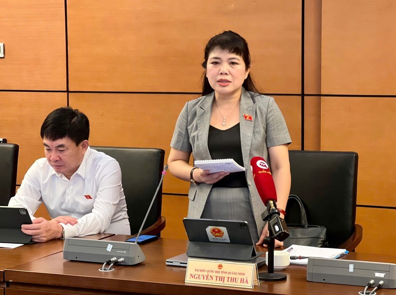 Đại biểu Nguyễn Thị Thu Hà (đoàn Quảng Ninh) phát biểu tại tổ sáng 31/10