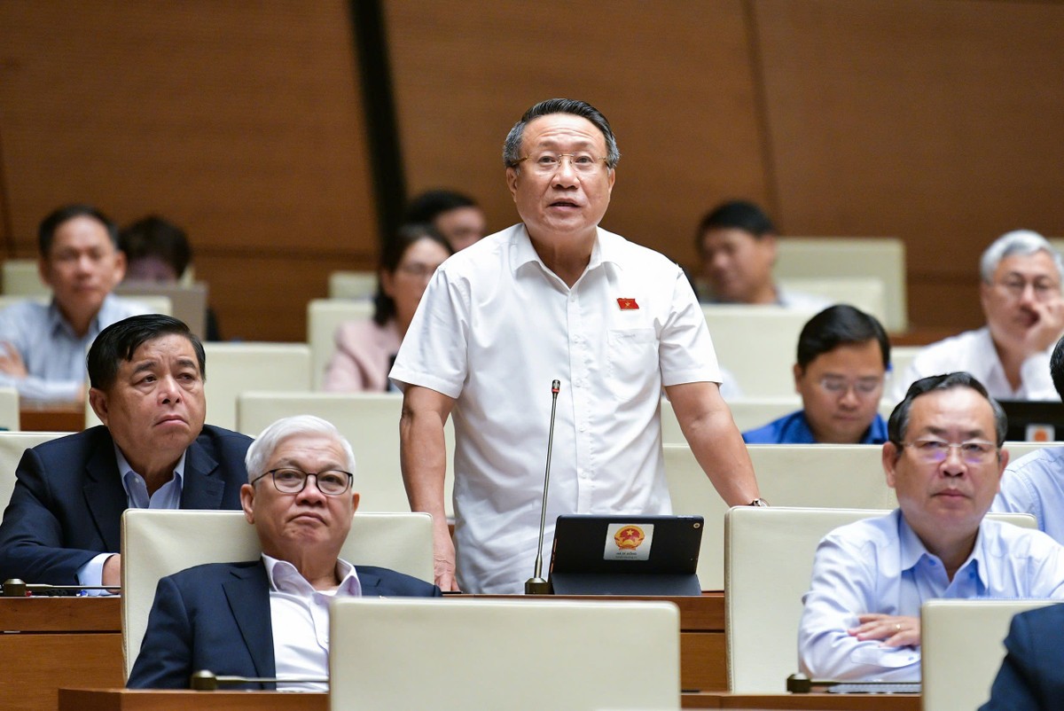 Đại biểu Hà Sỹ Đồng thảo luận ở hội trường ngày 5/11 về vấn đề ngân sách Đại biểu Hà Sỹ Đồng thảo luận ở hội trường ngày 5/11 về vấn đề ngân sách