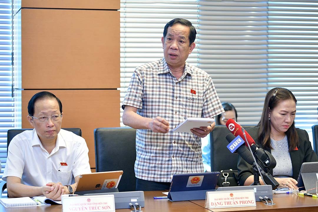 Đại biểu Đặng Thuần Phong (đoàn Bến Tre) Đại biểu Đặng Thuần Phong (đoàn Bến Tre)