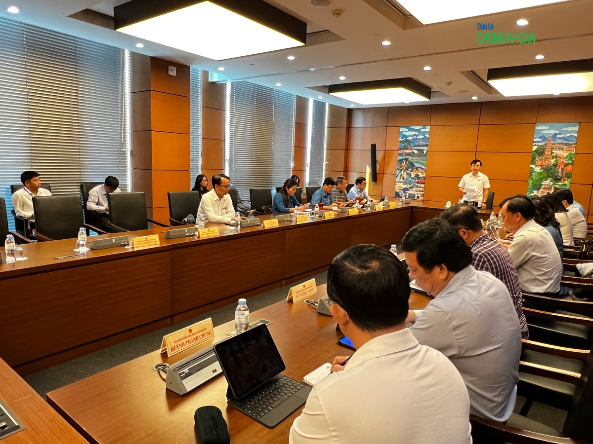 Họp tổ bàn về dự thảo Nghị quyết thí điểm mở rộng đất ở sáng 13/11 tại Tổ 15 Họp tổ bàn về dự thảo Nghị quyết thí điểm mở rộng đất ở sáng 13/11 tại Tổ 15