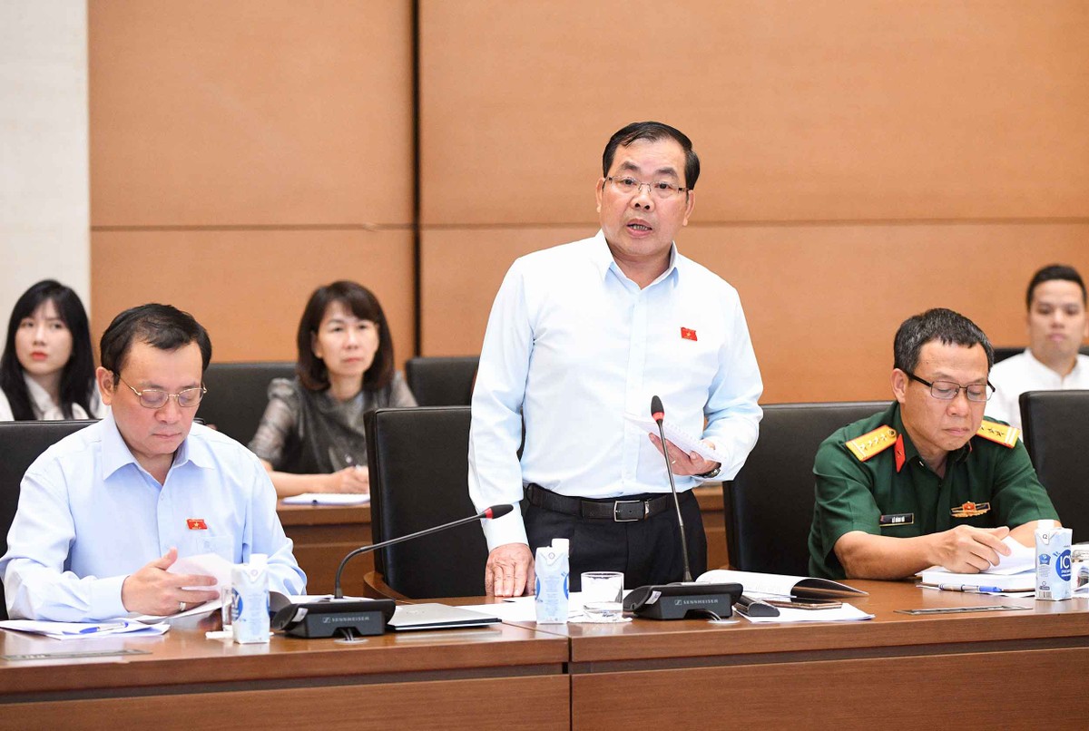 Đại biểu Nguyễn Quang Huân (đoàn Bình Dương) Đại biểu Nguyễn Quang Huân (đoàn Bình Dương)