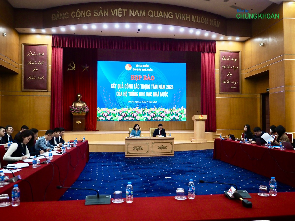 Toàn cảnh buổi họp báo