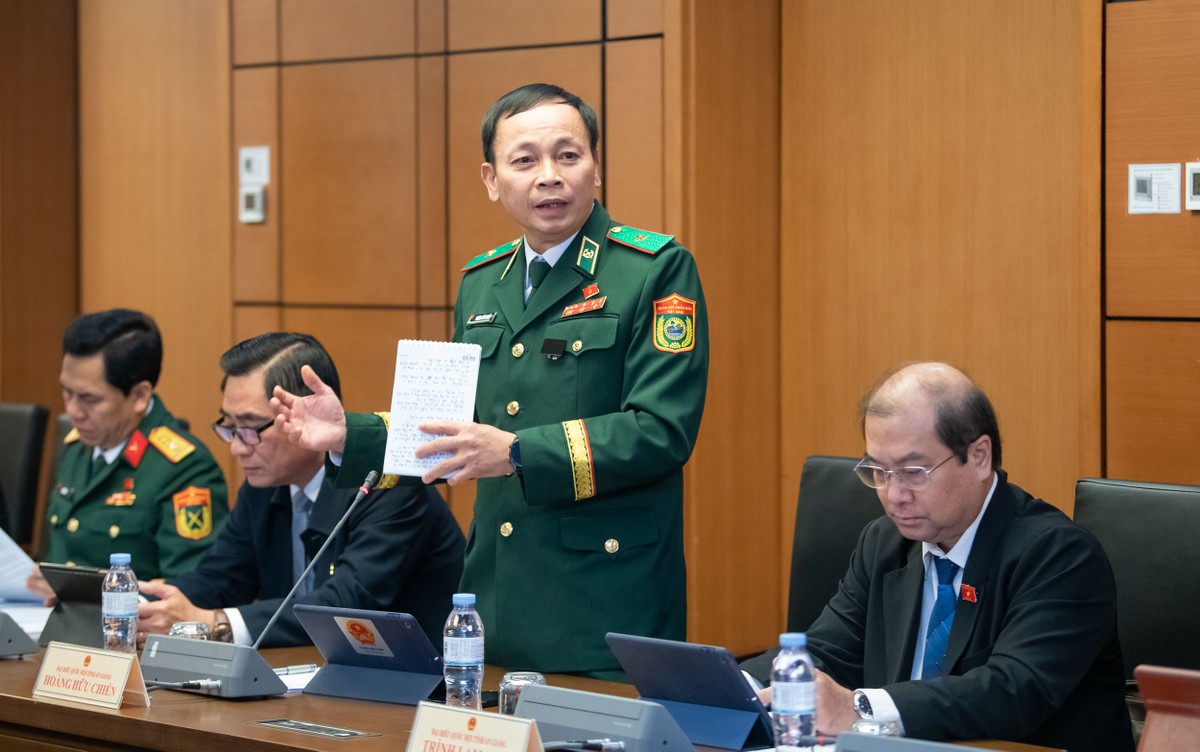 Đại biểu Hoàng Hữu Chiến (đoàn An Giang)