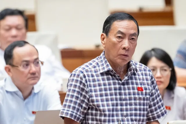 Đại biểu Phạm Văn Hoà (đoàn Đồng Tháp) Đại biểu Phạm Văn Hoà (đoàn Đồng Tháp)