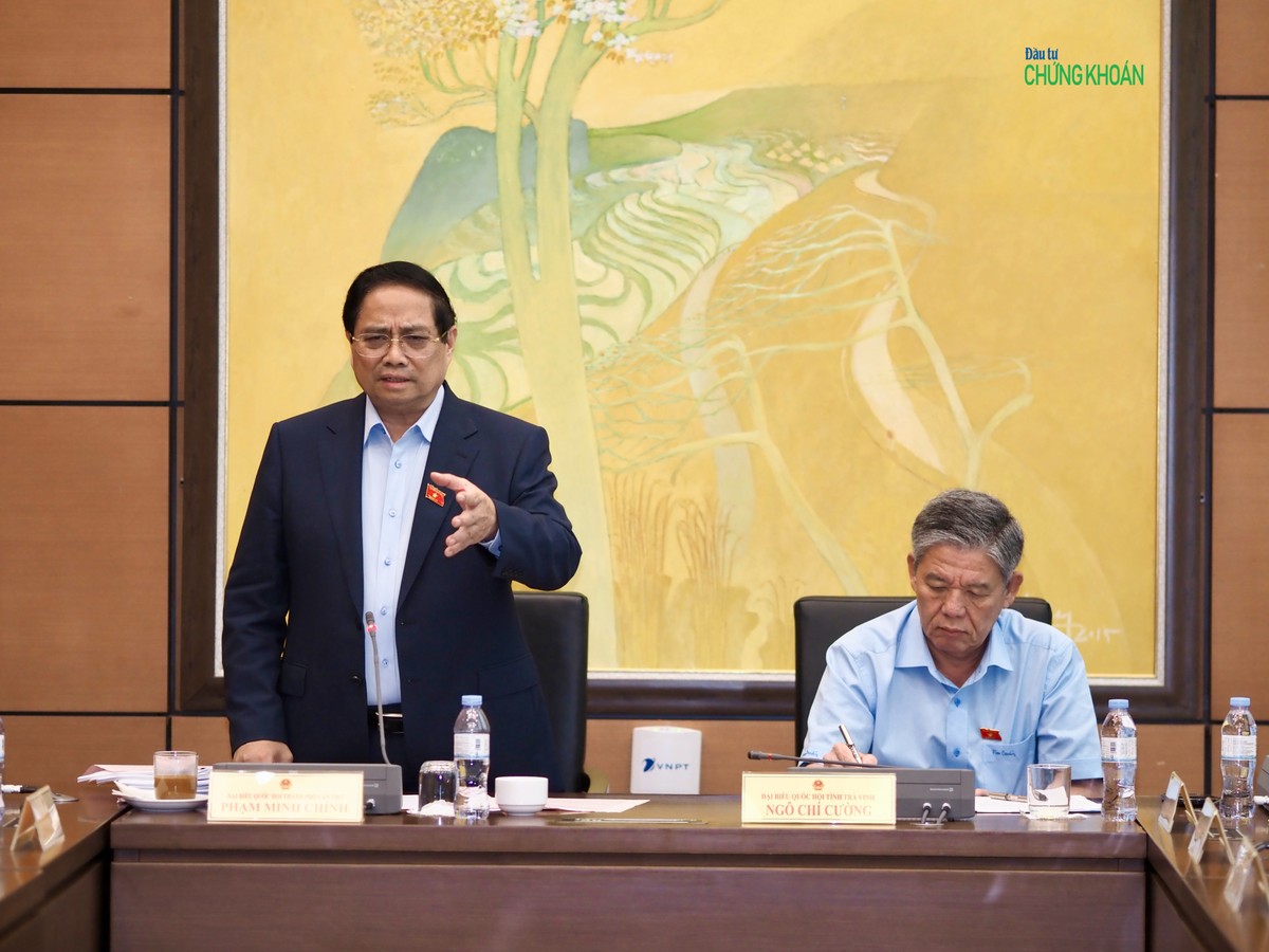 Thủ tướng chỉ đạo nhanh chóng chuyển đổi từ thụ động tiếp nhận giải quyết yêu cầu của dân sang chủ động phục vụ người dân và doanh nghiệp