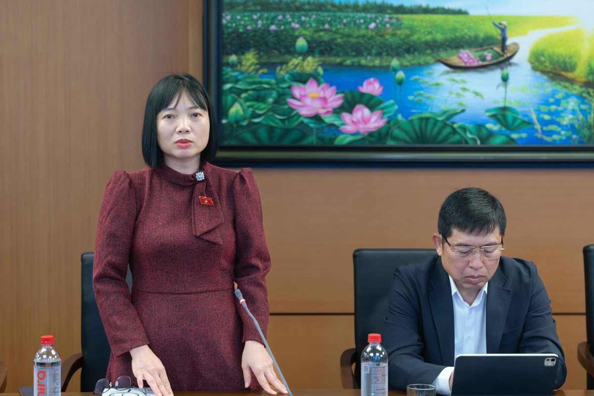 Đại biểu Nguyễn Thị Việt Nga phát biểu thảo luận Đại biểu Nguyễn Thị Việt Nga phát biểu thảo luận