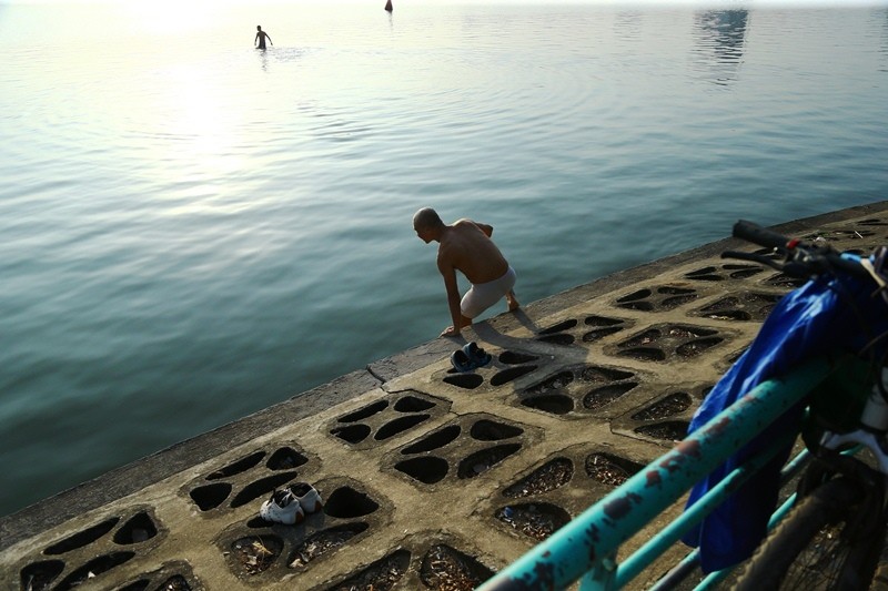 Hà Nội không mùa đông: Dân vẫn tắm hồ, đào quất lâm nguy ảnh 10