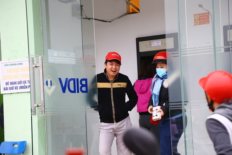 Khó như... công nhân rút tiền Tết  ảnh 10