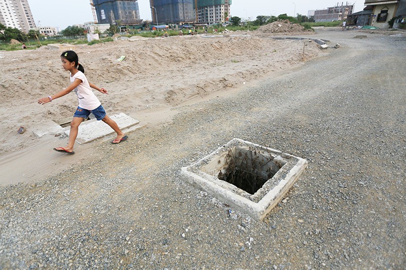 Hà Nội: Người dân bỏ hoang nhà vì mặt đường bỗng dưng cao hơn cả mét ảnh 8