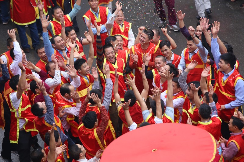 Rước quả pháo khổng lồ tại lễ hội Đồng Kỵ ảnh 2