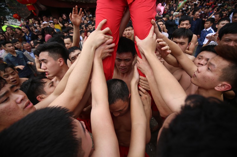 Rước quả pháo khổng lồ tại lễ hội Đồng Kỵ ảnh 9