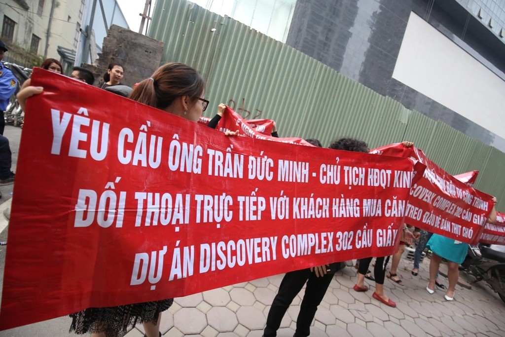 Khách hàng Dự án Discovery Complex 302 Cầu Giấy căng băng rôn phản đối chủ đầu tư ảnh 8
