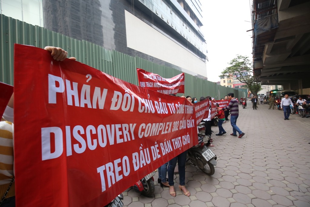 Khách hàng Dự án Discovery Complex 302 Cầu Giấy căng băng rôn phản đối chủ đầu tư ảnh 9